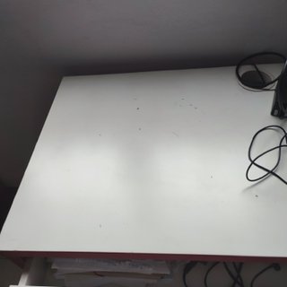 Escritorio moderno blanco y rosa