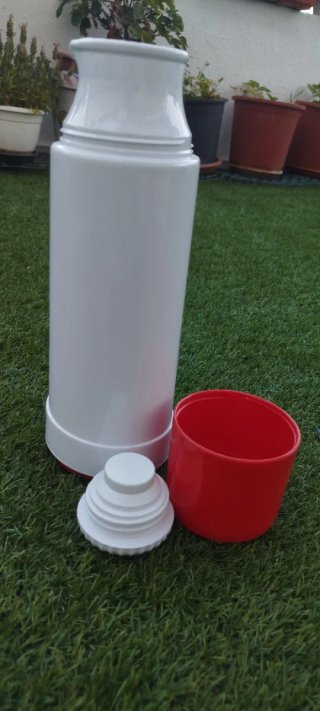 Termo 1 litro  Blanco y Rojo con Taza / Asa Vintag