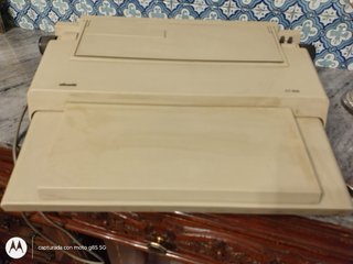 Máquina de escribir Olivetti CT 606
