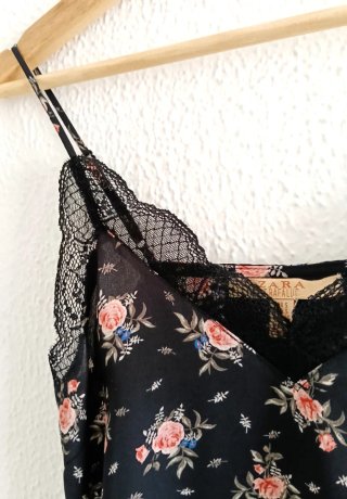 Top blusa Zara floral negro con encaje Talla S