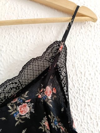 Top blusa Zara floral negro con encaje Talla S