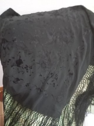 Mantón de Manila Seda Bordado a Mano sin estrenar