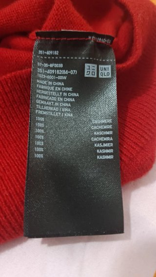 Jersey Uniqlo cuello alto cashmere rojo
