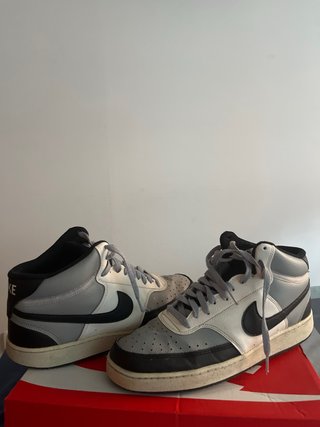 Zapatillas Nike Mid Top Grises y Blancas