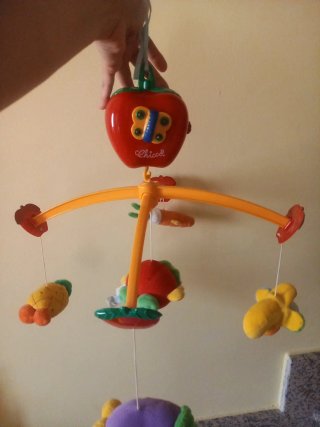 Móvil cuna Chicco manzana y frutas