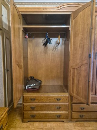Dormitorio Completo de Madera Estilo Clásico