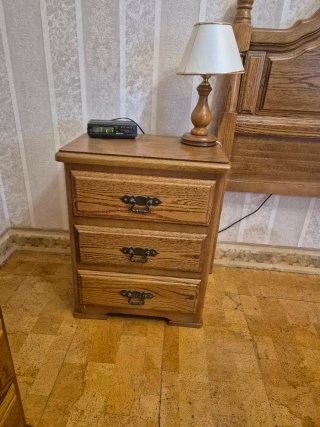 Dormitorio Completo de Madera Estilo Clásico