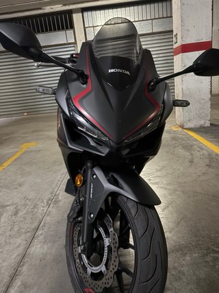 Honda CBR 500R Negra