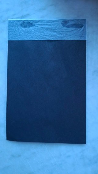 Foglia decorata a mano con campana