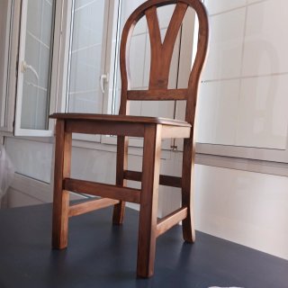 Silla de madera de pino