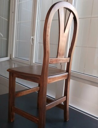 Silla de madera de pino