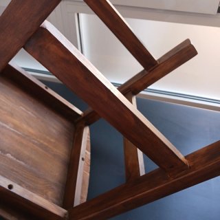Silla de madera de pino