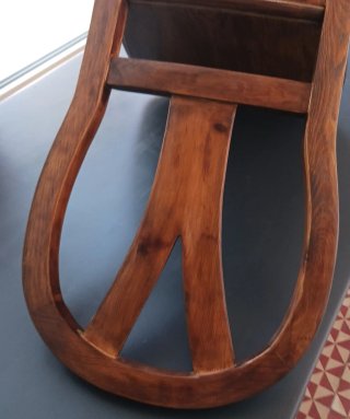 Silla de madera de pino