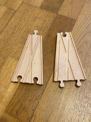 Tren de madera y vías