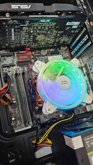 PC Gaming i5-7500 RX 580 8GB 16GB RAM SSD 240GB