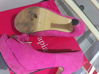 Zapatos tacón fucsia con lazo