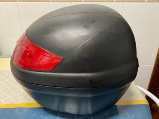 Baúl Kappa 46L para 2 cascos con su parrilla.