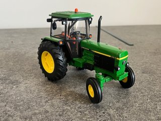 Tractor JOHN DEERE 3050 Ertl Britains 1/32