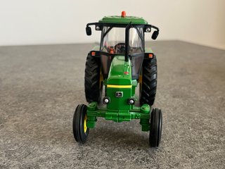 Tractor JOHN DEERE 3050 Ertl Britains 1/32