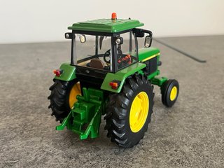 Tractor JOHN DEERE 3050 Ertl Britains 1/32