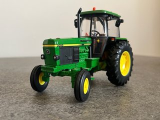 Tractor JOHN DEERE 3050 Ertl Britains 1/32