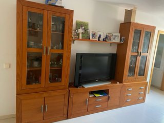 Mesa de comedor  con seis sillas ,sofá y mueble