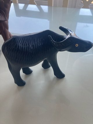 Figuras decorativas elefante y búfalo