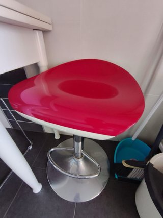Mesa de cocina con cajón y 3 taburetes
