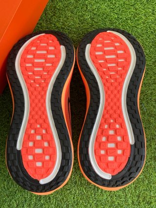 Nike Vomero Plus “Orange Plus”Talla 41