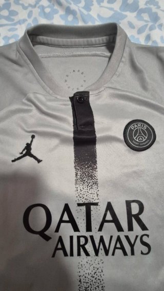 Camiseta Jordan PSG QATAR AIRWAYS-Gris. de segunda mano por 4 EUR