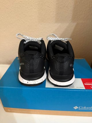 Zapatillas Columbia Talla 36.5 Negras y Blancas