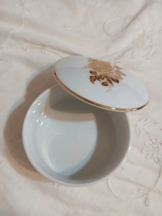 Caja porcelana Japonesa blanca dorada