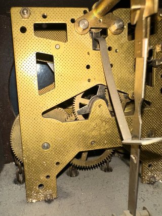 Reloj ODO de pared antiguo dorado