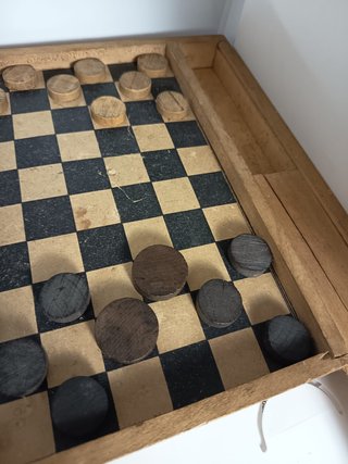 Antiguo juego de damas de madera