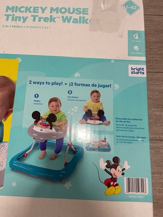 Andador bebé Mickey Mouse Disney en su caja