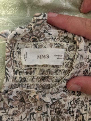 Camiseta Mango floral manga larga