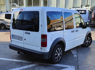 Ford Transit Connect Circulando Perfectamente