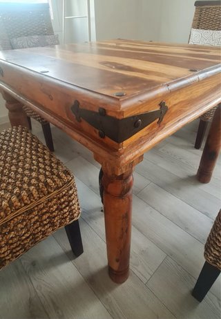 Mesa y 4 sillas madera tropical