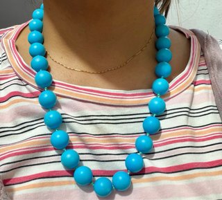 Collar de piedra con broche de plata
