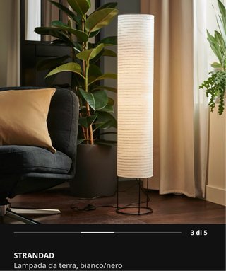 Lampada da terra bianca e nera