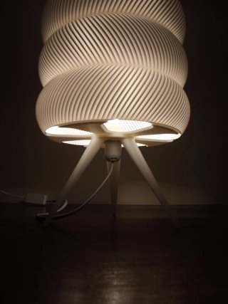 Lampada da tavolo design moderno