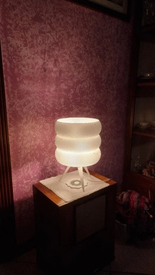 Lampada da tavolo design moderno