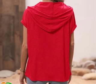 Camiseta roja con capucha