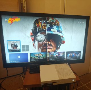 Xbox One S bianca con controller