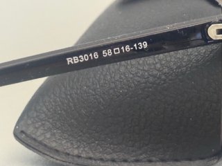Gafas de sol Ray-Ban Clubmaster negras y doradas