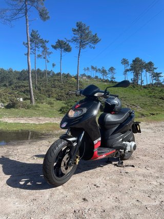 Aprilia SR Motard 125 Negra/Roja