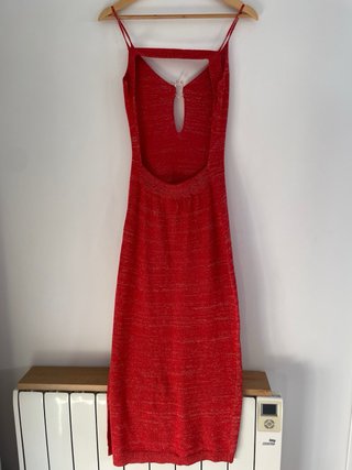 Vestido rojo con detalle metálico