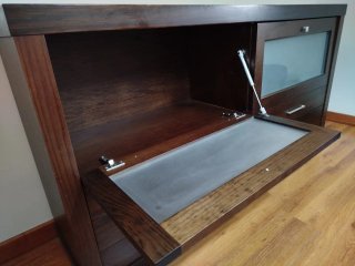 Aparador madera maciza con puertas de cristal