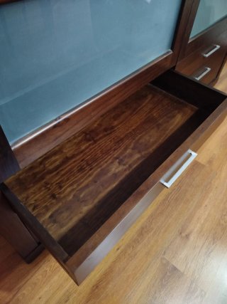 Aparador madera maciza con puertas de cristal