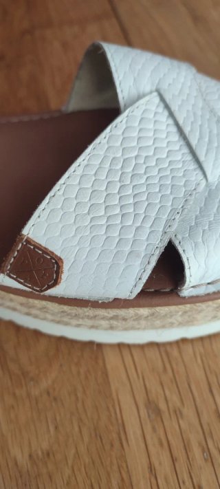 Sandalias Popa Cuña Piel Blanca y Marrón T.39